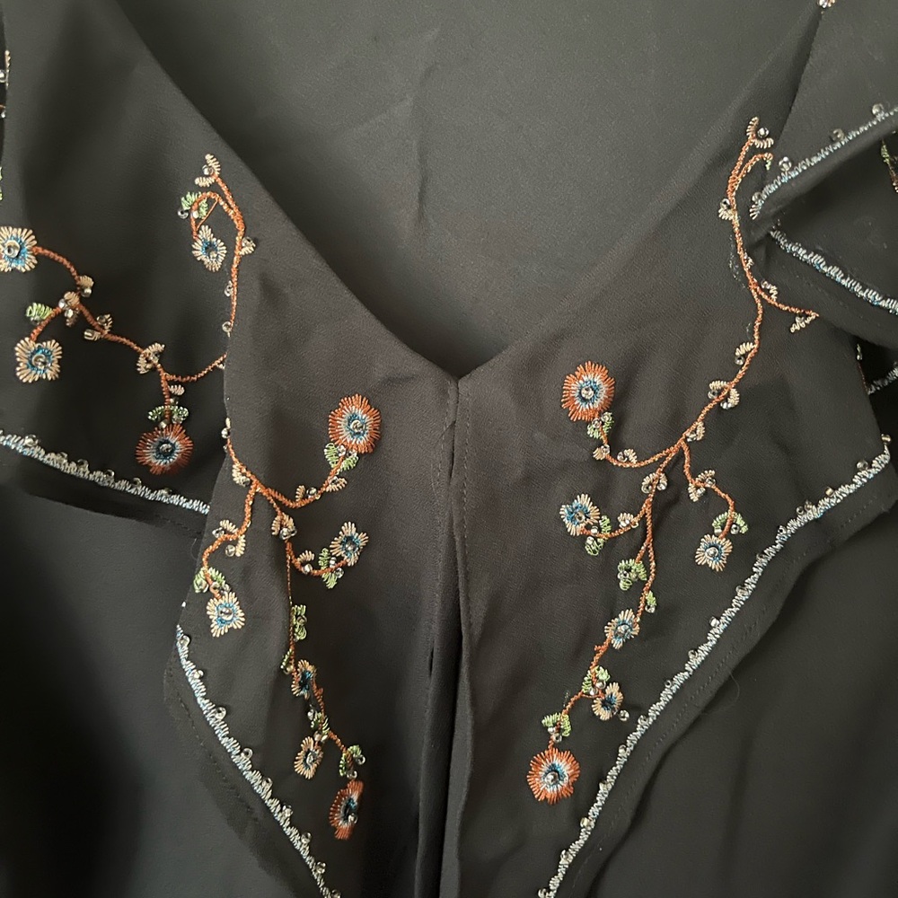 Dressbarn Black Blouse with Floral Embroidery & Ruffle Sleeve 14/16 - Picture 7 of 16